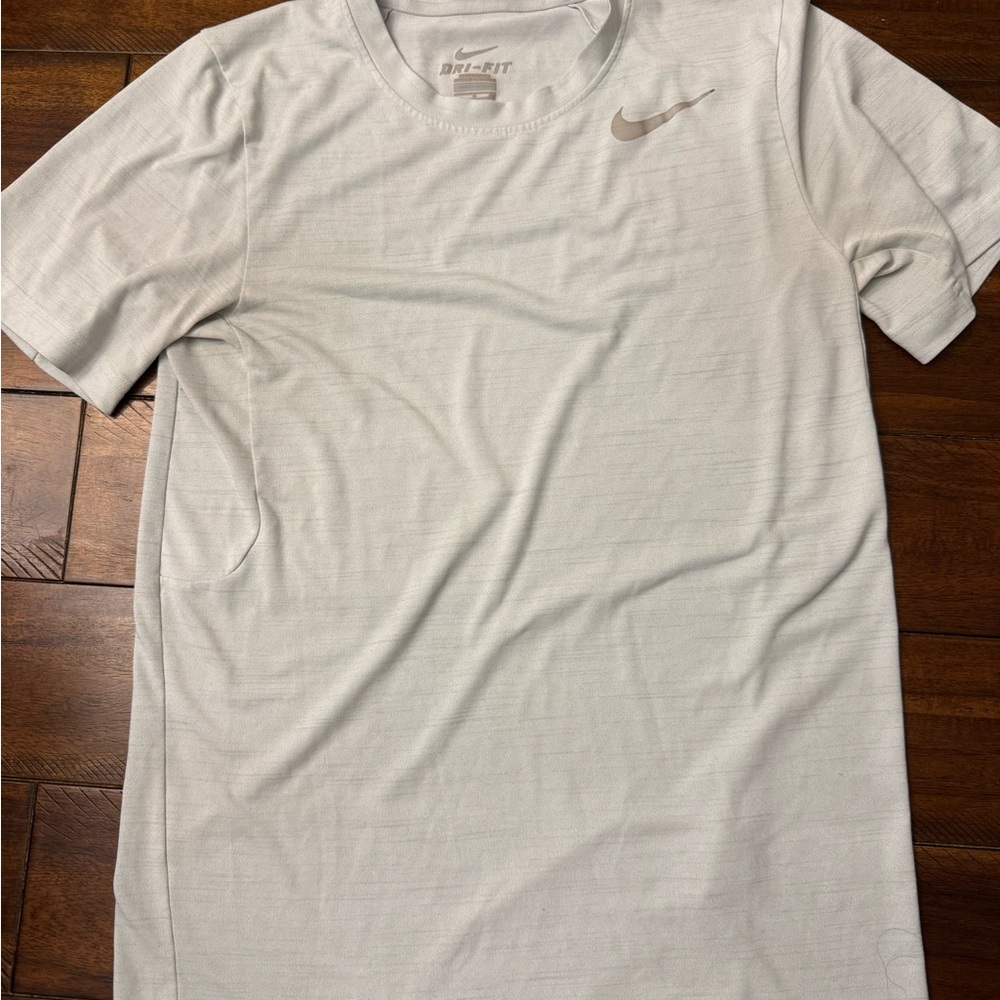 Nike Dri-FIT Gray T-Shirt Men’s Small Athletic Performance Short Sleeve Tee